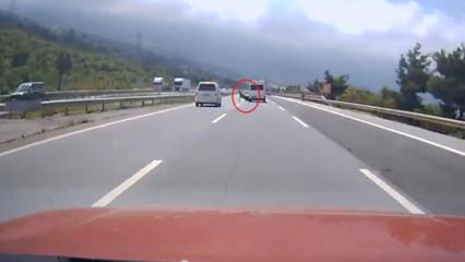 Otoyolda kamyonet angusa &ccedil;arptı, o anlar saniye saniye kaydedildi