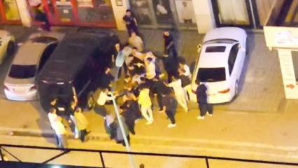 Esenyurt'ta d&uuml;ğ&uuml;n sonrası tekmeli yumruklu kavga: Arabanın &uuml;st&uuml;ne &ccedil;ıkıp kalabalığa daldı