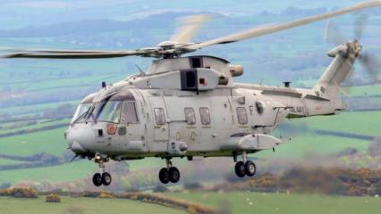 İngiliz Kraliyet Donanmasına ait bir helikopter d&uuml;şt&uuml;