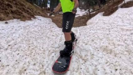 Kars'ta haziranda snowboard