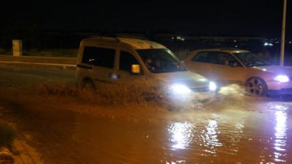 Konya&rsquo;da sağanak felakete d&ouml;n&uuml;şt&uuml;: Bazı evler ve ara&ccedil;lar sel altında kaldı