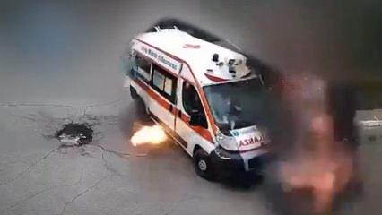 Rusya'nın herson'da ambulansı vurduğu anlar kamerada