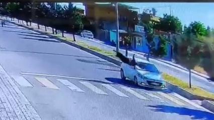 Şanlıurfa&rsquo;da otomobilin, yayaya &ccedil;arptığı kaza kamerada