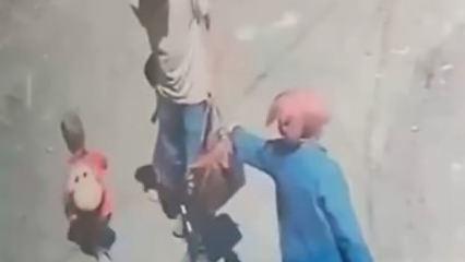 Van&rsquo;da sokakta oynayan &ccedil;ocuğa saldırı: O anlar kamerada