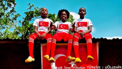A Milli Takımımıza Afrika'dan tam destek! İlk ma&ccedil; &ouml;ncesi coşturan şarkı...