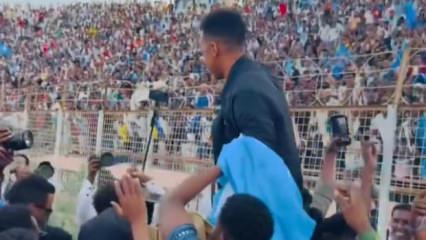 ABD &uuml;lkeye almamıştı! Somalili hakem kahraman gibi karşılandı