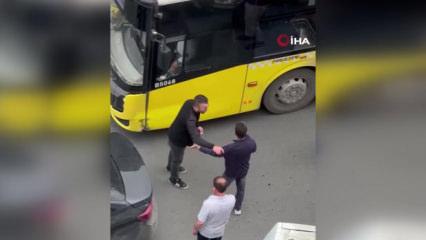 Arnavutk&ouml;y&rsquo;de İETT otob&uuml;s&uuml; otomobille &ccedil;arpıştı: S&uuml;r&uuml;c&uuml; sinir krizi ge&ccedil;irdi