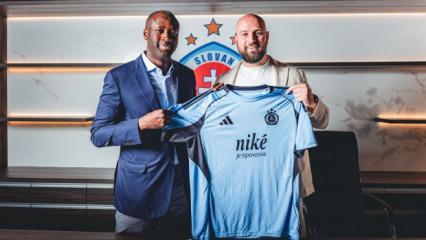 Efsane futbolcu 43 yaşında teknik direkt&ouml;r oldu