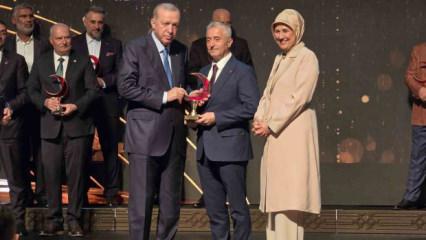 Cumhurbaşkanı Erdoğan&rsquo;dan Tahmazoğu&rsquo;na birincilik &ouml;d&uuml;l&uuml;