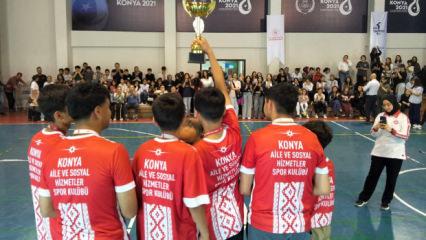 Devlet korumasındaki &ccedil;ocuklardan floor curling turnuvasında &ccedil;ifte gurur