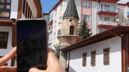 Her halkası farklı ustanın elinden: Sivas&rsquo;taki Zincirli Minare Camii ilgi &ccedil;ekiyor