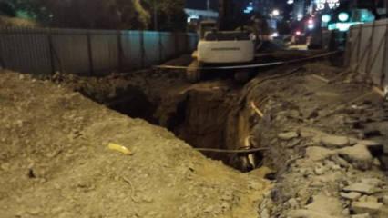 İstanbul'da kontrolden &ccedil;ıkan taksi &ccedil;ukura u&ccedil;tu