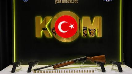 Denizli&rsquo;de yasa dışı silah ticaretine darbe: Operasyonda 3 zanlı tutuklandı!