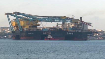 D&uuml;nyanın en b&uuml;y&uuml;k &uuml;&ccedil;&uuml;nc&uuml; vin&ccedil; gemisi İstanbul Boğazı'ndan ge&ccedil;iyor