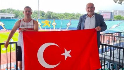 Down Sendromlu milli sporcu tarih yazmaya devam ediyor! Yine d&uuml;nya şampiyonu oldu