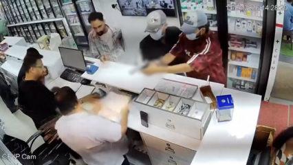 Hindistan'da g&uuml;peg&uuml;nd&uuml;z kanlı pusu: Eczacıyı vurdular