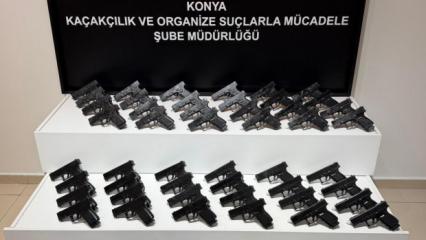 Konya'da durdurulan ara&ccedil;tan cephanelik &ccedil;ıktı: 2 g&ouml;zaltı 