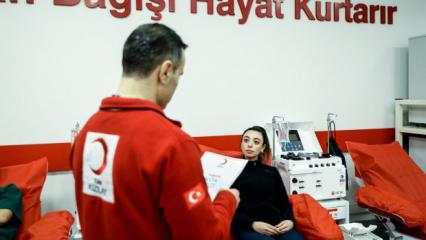 Kızılay yılın ilk 5 ayında 1,2 milyon &uuml;nite kan bağışı aldı 