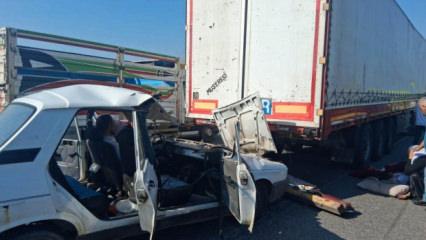 Osmaniye&rsquo;de otomobil tıra &ccedil;arptı: 3&rsquo;&uuml; &ccedil;ocuk 5 yaralı