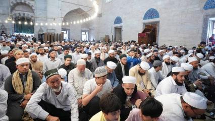 D&uuml;nyanın d&ouml;rt bir yanından hadis alimi İstanbul'da: Uluslararası Hadis Meclisleri başladı