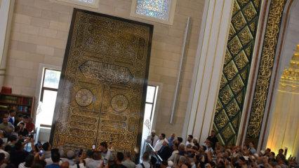  Kabe'nin kapı &ouml;rt&uuml;s&uuml; Millet Cami ve K&uuml;lliyesi&rsquo;nde sergileniyor