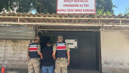 Yağma su&ccedil;undan aranan zanlı kıskıvrak yakalandı!