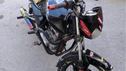 Abart egzozlu ve plakasız motosikletin ehliyetsiz s&uuml;r&uuml;c&uuml;ne 105 bin lira ceza