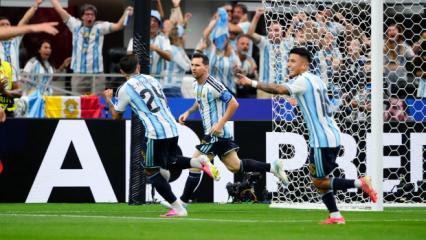 Zafer golleri Messi'den! Arjantin son 32'de