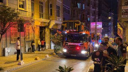 Beyoğlu'nda duvarı &ccedil;&ouml;ken bina tahliye edildi