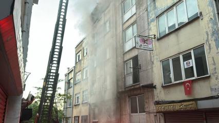 Fatih&rsquo;te 5 katlı iş hanında yangın: 1 yaralı