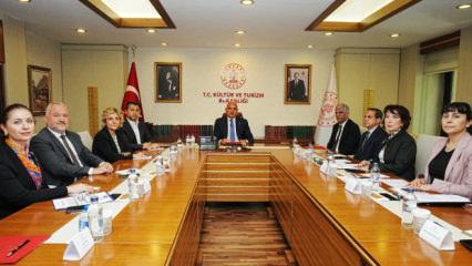 Ankara'da turizm şampiyonlar ligi! Bakan Ersoy sekt&ouml;r&uuml;n devlerini aynı masada topladı"