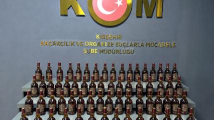 Kırşehir'de urdurulan ara&ccedil;tan onlarca şişe g&uuml;mr&uuml;k ka&ccedil;ağı i&ccedil;ki &ccedil;ıktı!