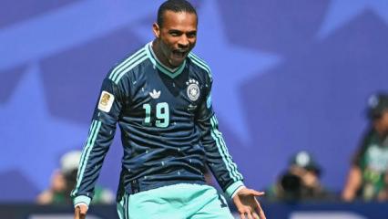Leroy Sane Almanya tarihine ge&ccedil;ti!