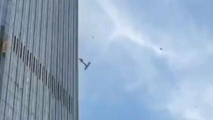 Pekin'in en y&uuml;ksek g&ouml;kdelenine k&uuml;&ccedil;&uuml;k u&ccedil;ak &ccedil;arptı