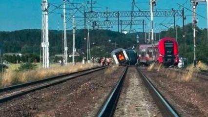 Polonya'da korkun&ccedil; kaza: İki yolcu treni &ccedil;arpıştı