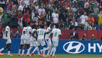 Sıfır puanları vardı! Senegal gol yağdırıp son 32 i&ccedil;in umutlandı