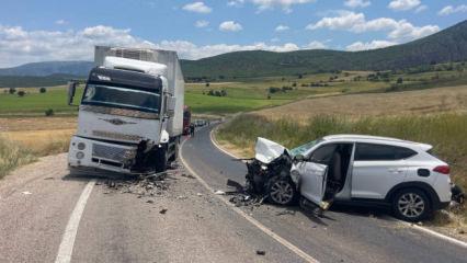Tokat'ta feci kaza! Kamyon ile cip &ccedil;arpıştı