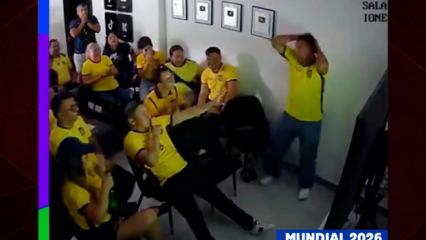 Almanya ma&ccedil;ında gol bildirimini erken alan Ekvadorlu taraftar yerinde duramadı