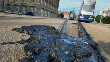 Almanya&rsquo;da tramvay hatlarındaki derz dolguları sıcaktan eridi