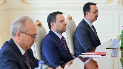 Azerbaycan Cumhurbaşkanı Aliyev, Bakan G&uuml;rlek'i kabul etti