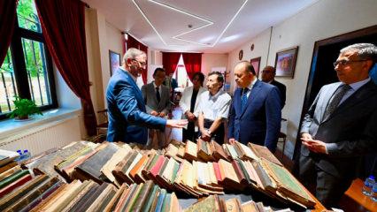 Emin Şefik &Ouml;zengicioğlu'nun tarihi koleksiyonu T&Uuml;YEK'e bağışlandı