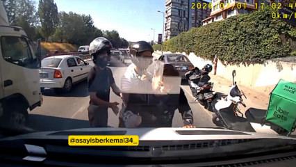 İstanbul'da trafik ter&ouml;r&uuml;: Motorcu s&uuml;r&uuml;c&uuml;n&uuml;n &uuml;zerine y&uuml;r&uuml;y&uuml;p araca saldırdı!