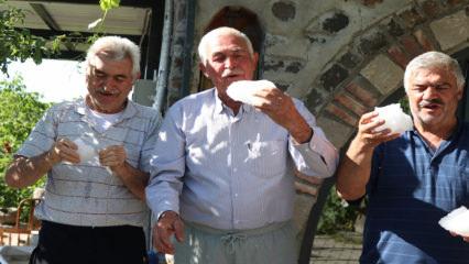 Kışın kuyuya doldurup, yazın avu&ccedil; avu&ccedil; yiyorlar! Kayseri&rsquo;de serinleten gelenek