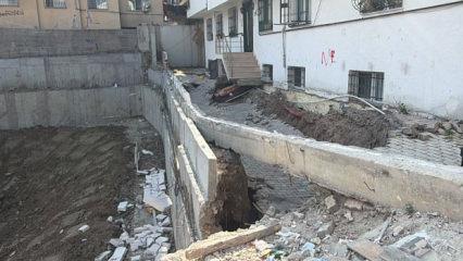 K&uuml;&ccedil;&uuml;k&ccedil;ekmece'de 5 katlı binanın giriş katı &ccedil;&ouml;kt&uuml;! 29 kişi tahliye edildi