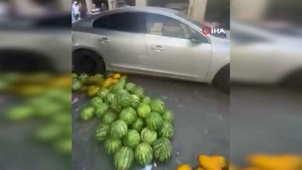 L&uuml;ks aracıyla girdiği pazar alanına girdi pazarcının tezgahını darmadağın etti