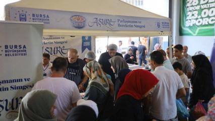Bursa B&uuml;y&uuml;kşehir'in aşure ikramları G&uuml;rsu'da devam etti