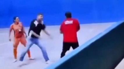 Brezilya'da kadın futbolcu sarı kart g&ouml;steren hakeme tekme tokat saldırdı