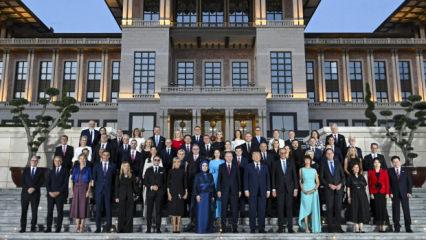 Ankara'da NATO Zirvesi resepsiyonu: K&uuml;lliye'de aile fotoğrafı