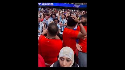 Arjantin'in Mısır'ı 3-2 yendiği ma&ccedil;ta taraftarların holigan tavırları kameralara yansıdı