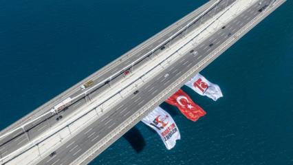 Boğaz'daki k&ouml;pr&uuml;lere 15 Temmuz dolayısıyla T&uuml;rk bayrağı asıldı